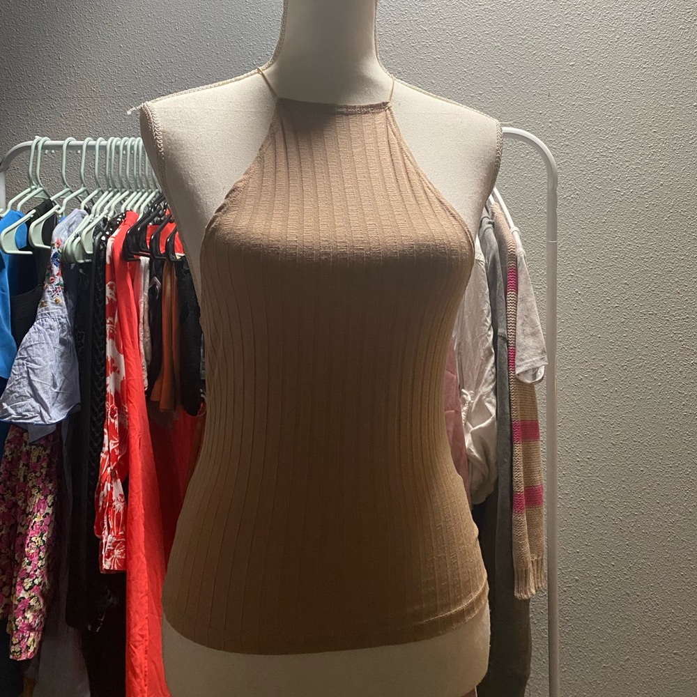 Cute and Fitting Small Top, Fairly New, Looks great under the sun!